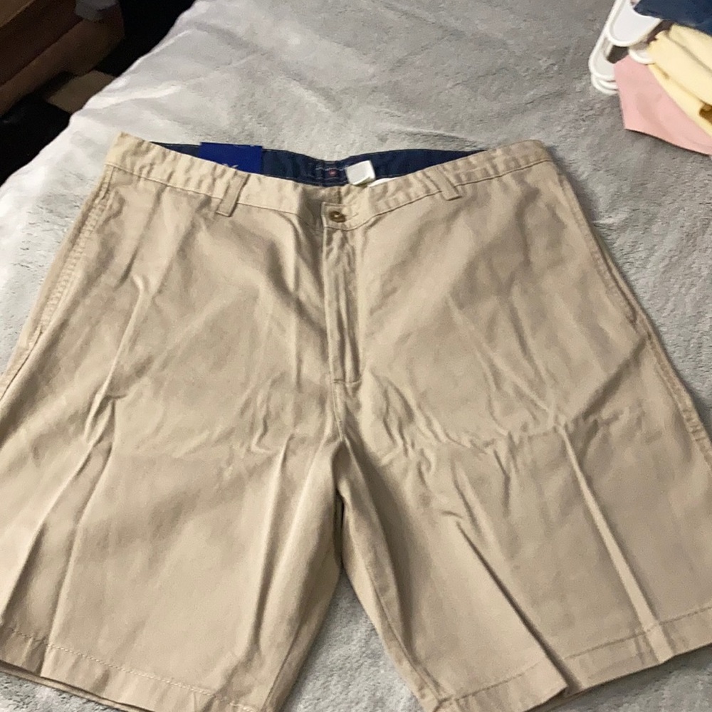 Hetch khaki Saddlebred 9 inch shorts.